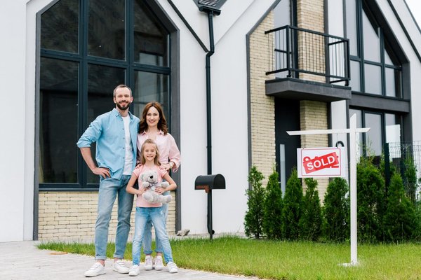 Vendre son terrain à un promoteur immobilier : quels avantages ?